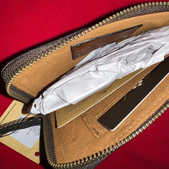 Authentic NWT (Italy)